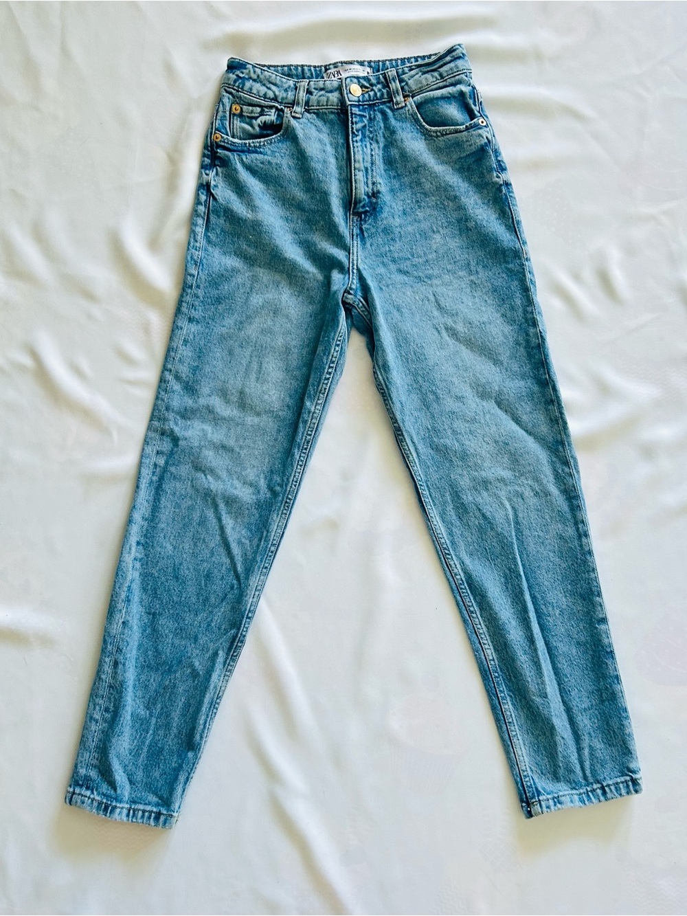EUC Zara Size 4 Medium Wash Straight Leg Blue Denim Jeans Classic Cotton Pockets
